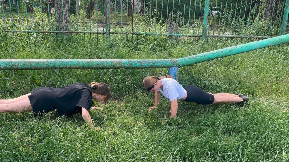 В Ровеньковском технико-экономическом колледже прошел Фестиваль ГТО, в котором приняли участие студенты из спортивного клуба «Медведь» В Ровеньковском технико-экономическом колледже прошел Фестиваль ГТО, в котором приняли участие студенты из спортивного клуба «Медведь»