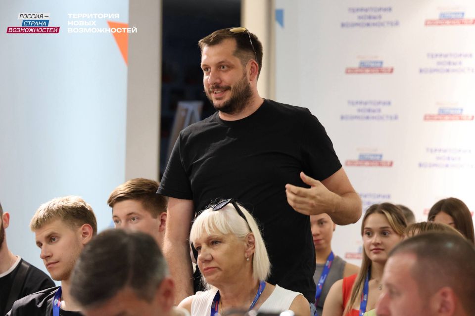 ЛНР настраивается на победу — в спорте, идеях и будущем — вместе с «Россия — страна возможностей» ЛНР настраивается на победу — в спорте, идеях и будущем — вместе с «Россия — страна возможностей»
