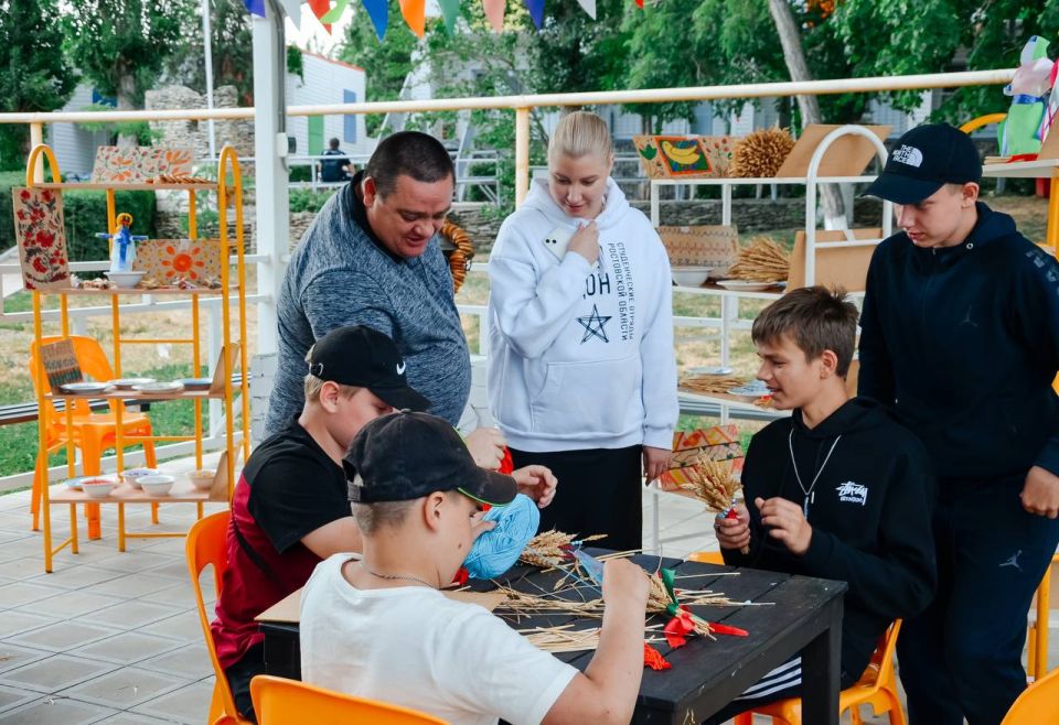 Андрей Рубанцов: Начало лета подарило учащимся городского округа город Ровеньки возможность отдохнуть в Детском оздоровительном лагере «Спутник» Андрей Рубанцов: Начало лета подарило учащимся городского округа город Ровеньки возможность отдохнуть в Детском оздоровительном лагере «Спутник»