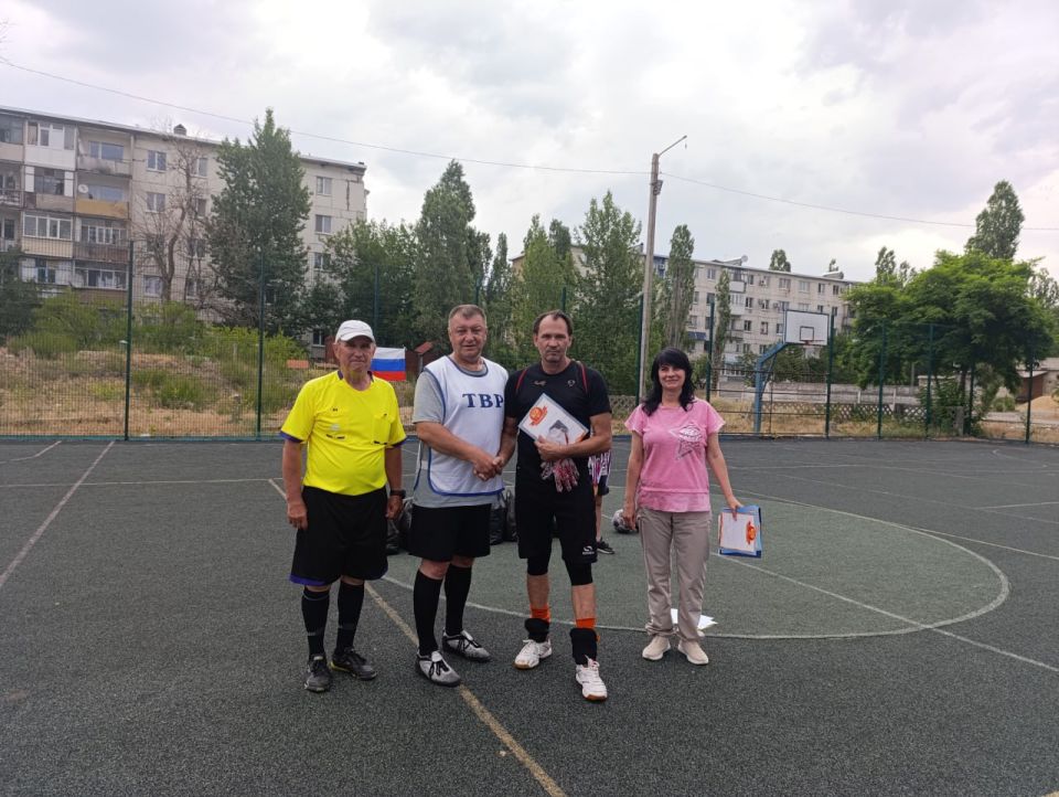 В городе Рубежное прошло открытие первенство по мини-футболу, приуроченное к празднованию Дня России В городе Рубежное прошло открытие первенство по мини-футболу, приуроченное к празднованию Дня России