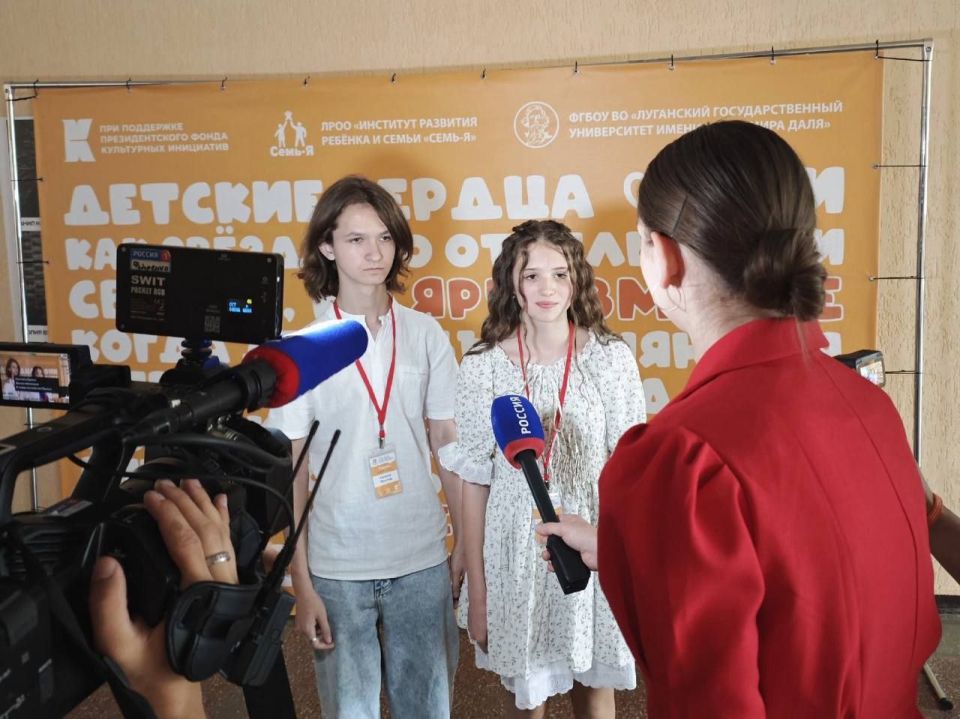 Сергей Колягин: В субботу на сцене Луганского государственного университета имени Владимира Даля состоялся третий, финальный этап Фестиваля-конкурса детского и юношеского вокально-художественного творчества «Ярче Вместе» Сергей Колягин: В субботу на сцене Луганского государственного университета имени Владимира Даля состоялся третий, финальный этап Фестиваля-конкурса детского и юношеского вокально-художественного творчества «Ярче Вместе»