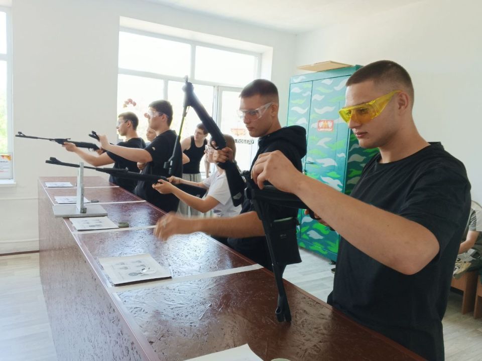 В Ровеньковском технико-экономическом колледже прошел Фестиваль ГТО, в котором приняли участие студенты из спортивного клуба «Медведь» В Ровеньковском технико-экономическом колледже прошел Фестиваль ГТО, в котором приняли участие студенты из спортивного клуба «Медведь»