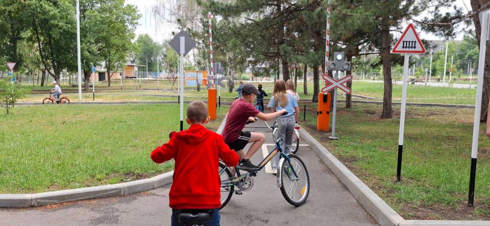 Сотрудники управления Госавтоинспекции Луганской Народной Республики провели увлекательное занятие для детворы