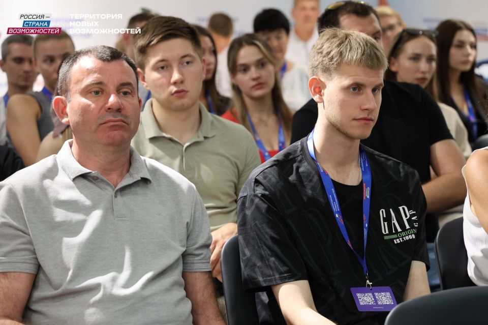 ЛНР настраивается на победу — в спорте, идеях и будущем — вместе с «Россия — страна возможностей» ЛНР настраивается на победу — в спорте, идеях и будущем — вместе с «Россия — страна возможностей»