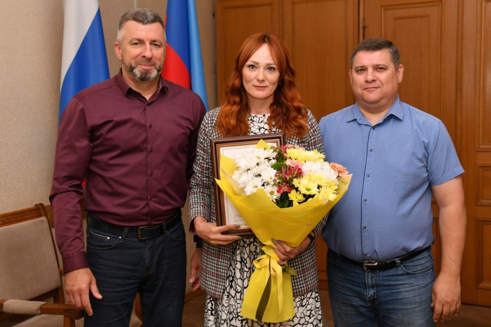 Андрей Сухачев: В рамках Дня журналиста, который отмечали 14 июня, с руководителем делегации Красноярского края Виталием Панасенко встретились с представителями СМИ округа Андрей Сухачев: В рамках Дня журналиста, который отмечали 14 июня, с руководителем делегации Красноярского края Виталием Панасенко встретились с представителями СМИ округа