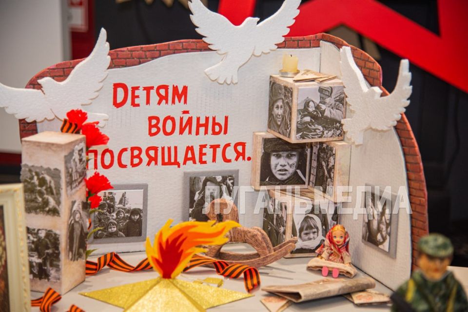 В луганском Доме молодежи прошла выставка конкурсных работ участников регионального этапа XXI Международного литературно-художественного конкурса для детей и юношества «Гренадеры, вперед!» на тему «У Победы родное лицо» В луганском Доме молодежи прошла выставка конкурсных работ участников регионального этапа XXI Международного литературно-художественного конкурса для детей и юношества «Гренадеры, вперед!» на тему «У Победы родное лицо»