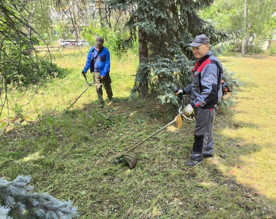 В Рубежном продолжается работа по улучшению городской среды, которую проводит МУП «Дорожно-эксплуатационное предприятие города Рубежное» В Рубежном продолжается работа по улучшению городской среды, которую проводит МУП «Дорожно-эксплуатационное предприятие города Рубежное»