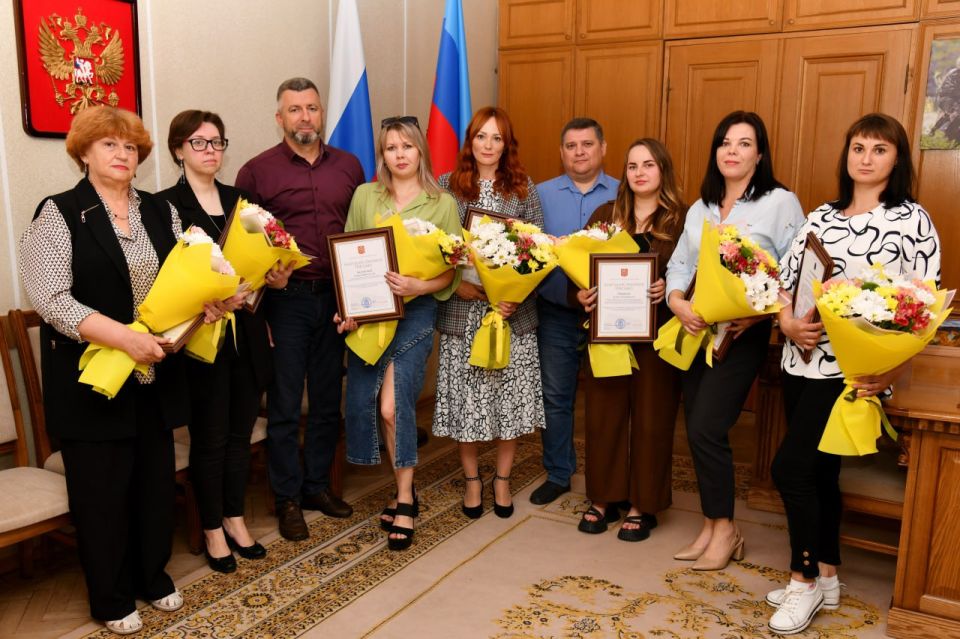 Андрей Сухачев: В рамках Дня журналиста, который отмечали 14 июня, с руководителем делегации Красноярского края Виталием Панасенко встретились с представителями СМИ округа Андрей Сухачев: В рамках Дня журналиста, который отмечали 14 июня, с руководителем делегации Красноярского края Виталием Панасенко встретились с представителями СМИ округа