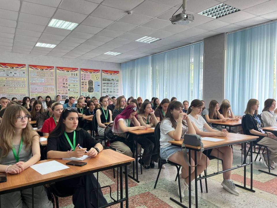В ФГБОУ ВО «Тамбовский государственный университет им. Г.Р. Державина» стартовала смена проекта «Университетские смены» для обучающихся общеобразовательных учреждений городского округа город Красный Луч В ФГБОУ ВО «Тамбовский государственный университет им. Г.Р. Державина» стартовала смена проекта «Университетские смены» для обучающихся общеобразовательных учреждений городского округа город Красный Луч
