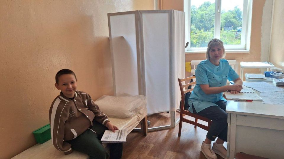 Врачи Свердловской городской детской больницы провели профилактический осмотр детей пгт.Калиниский Врачи Свердловской городской детской больницы провели профилактический осмотр детей пгт.Калиниский