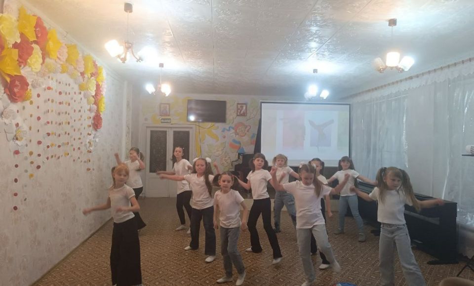 В Ивановской детской школе искусств состоялось мероприятие "История родного края", на котором присутствовали ученики ГБОУ ЛНР "Ивановская гимназия" В Ивановской детской школе искусств состоялось мероприятие "История родного края", на котором присутствовали ученики ГБОУ ЛНР "Ивановская гимназия"