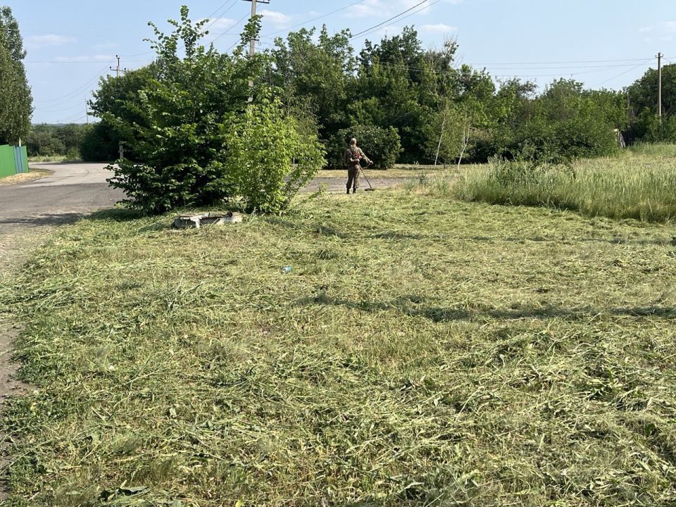 В ПГТ. СОФИЕВСКИЙ ПРОДОЛЖАЮТСЯ РАБОТЫ ПО БЛАГОУСТРОЙСТВУ ТЕРРИТОРИИ В ПГТ. СОФИЕВСКИЙ ПРОДОЛЖАЮТСЯ РАБОТЫ ПО БЛАГОУСТРОЙСТВУ ТЕРРИТОРИИ