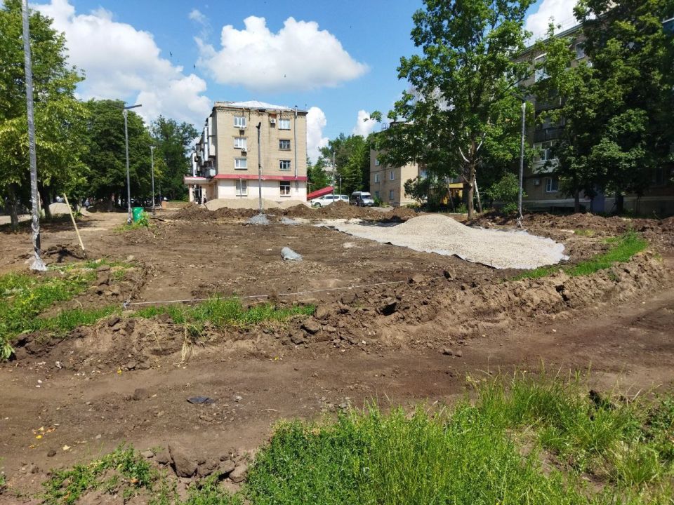 Реализация проекта «Каштановая аллея» в городе Ровеньки продолжается Реализация проекта «Каштановая аллея» в городе Ровеньки продолжается