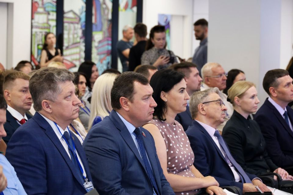 В Луганске прошла стратегическая сессия «Перспективы развития местного самоуправления в единой системе публичной власти» В Луганске прошла стратегическая сессия «Перспективы развития местного самоуправления в единой системе публичной власти»