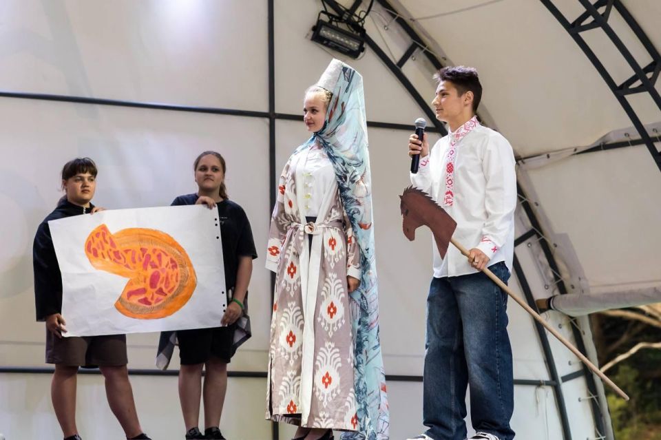 В Молодёжном центре «Сэлэт – Ак Барс» в Форосе продолжается первая летняя профильная смена «Тэйэт» для трёхсот ребят из Луганской Народной Республики В Молодёжном центре «Сэлэт – Ак Барс» в Форосе продолжается первая летняя профильная смена «Тэйэт» для трёхсот ребят из Луганской Народной Республики