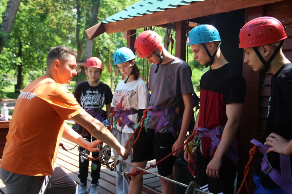 В Луганске единороссы провели тренировку для детей в веревочном парке «Дитя джунглей» В Луганске единороссы провели тренировку для детей в веревочном парке «Дитя джунглей»