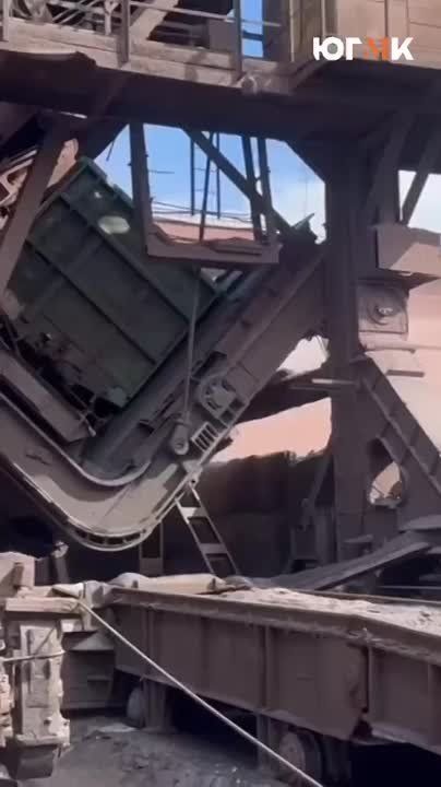 В доменном цехе Алчевского металлургического комбината завершен капитальный ремонт вагоноопрокидывателя, сообщили в Южном горно-металлургическом комплексе, в состав которого входит предприятие