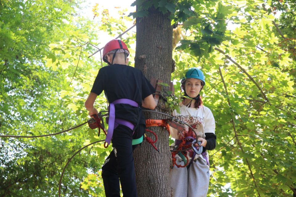 В Луганске единороссы провели тренировку для детей в веревочном парке «Дитя джунглей» В Луганске единороссы провели тренировку для детей в веревочном парке «Дитя джунглей»