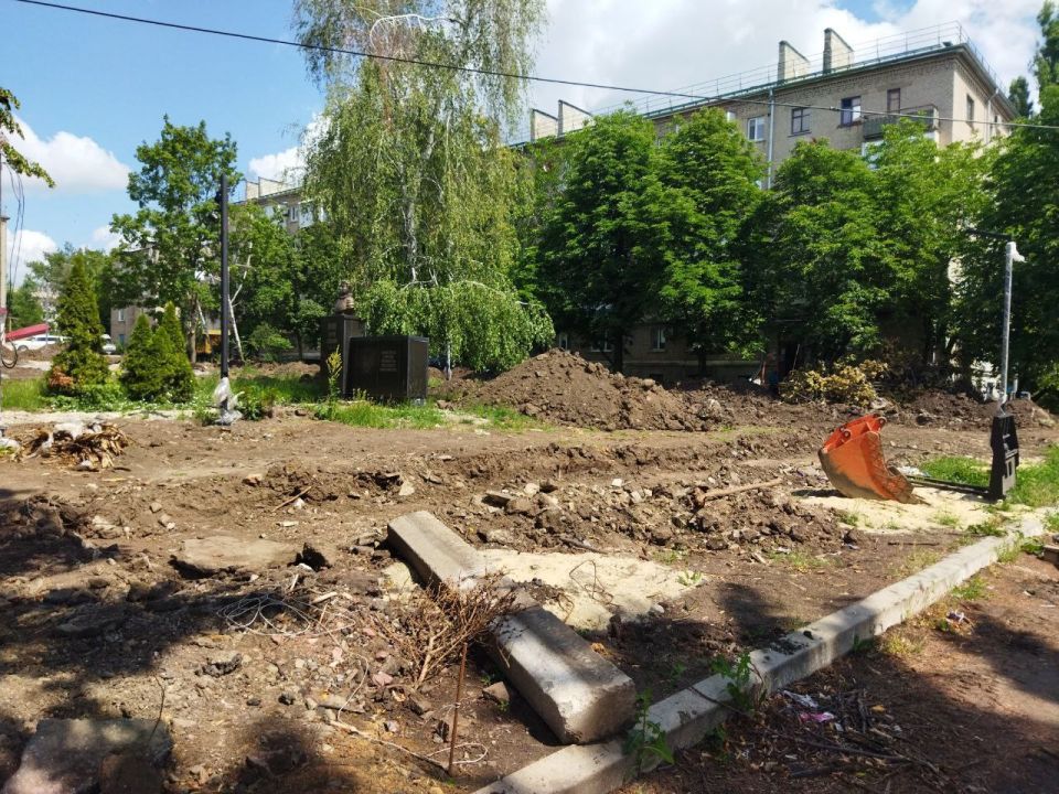 Реализация проекта «Каштановая аллея» в городе Ровеньки продолжается Реализация проекта «Каштановая аллея» в городе Ровеньки продолжается