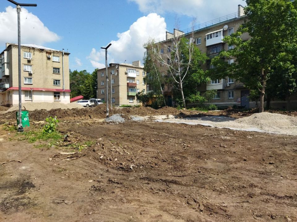 Реализация проекта «Каштановая аллея» в городе Ровеньки продолжается Реализация проекта «Каштановая аллея» в городе Ровеньки продолжается