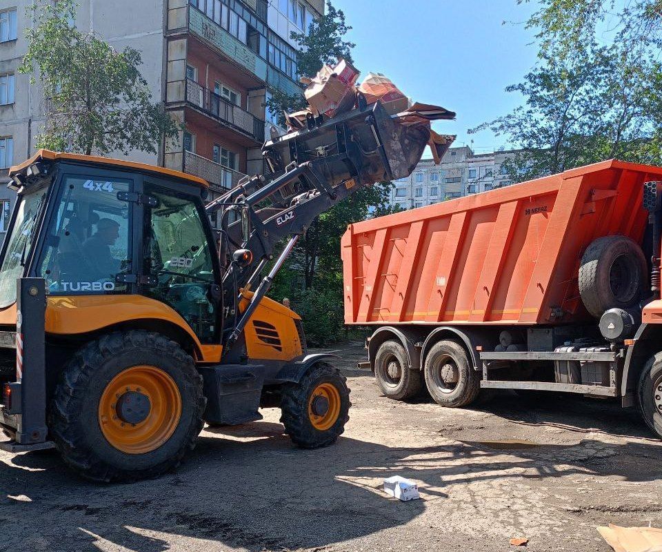 Коммунальные службы проводят работы на территории города Коммунальные службы проводят работы на территории города