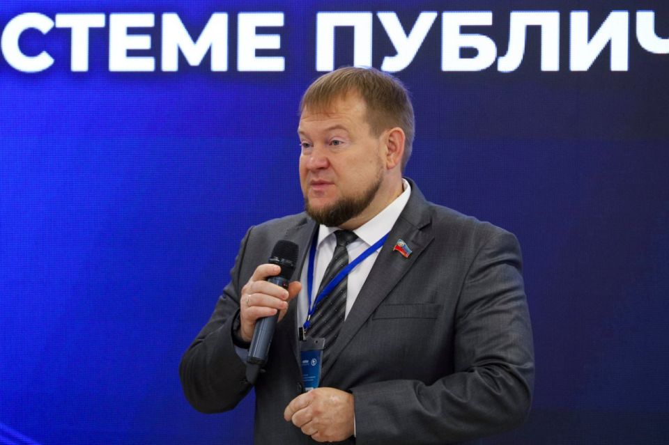 В Луганске прошла стратегическая сессия «Перспективы развития местного самоуправления в единой системе публичной власти» В Луганске прошла стратегическая сессия «Перспективы развития местного самоуправления в единой системе публичной власти»