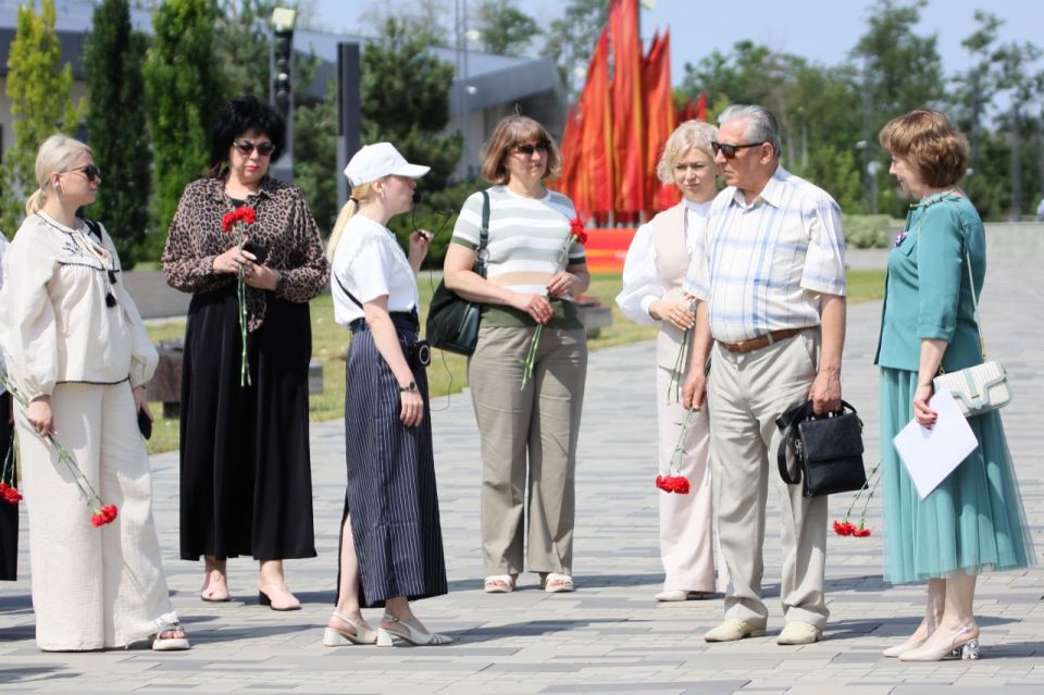 В Ростове-на-Дону состоялся Съезд руководителей региональных Домов (Центров) народного творчества Южного федерального округа в рамках межрегионального фестиваля народного творчества «Юг России. Сила традиций» и 110-летия... В Ростове-на-Дону состоялся Съезд руководителей региональных Домов (Центров) народного творчества Южного федерального округа в рамках межрегионального фестиваля народного творчества «Юг России. Сила традиций» и 110-летия...