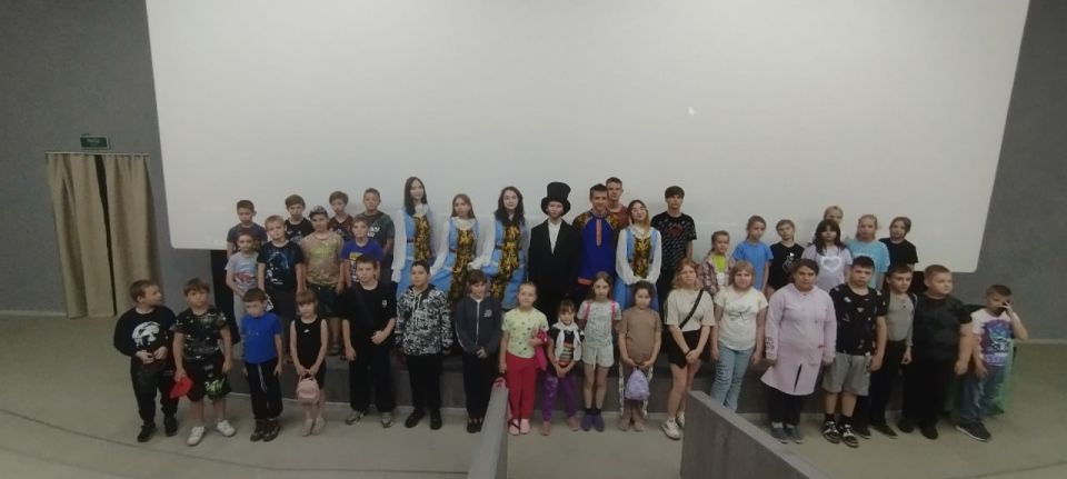 Пришкольные площадки продолжают радовать детей Краснодонского муниципального округа Пришкольные площадки продолжают радовать детей Краснодонского муниципального округа