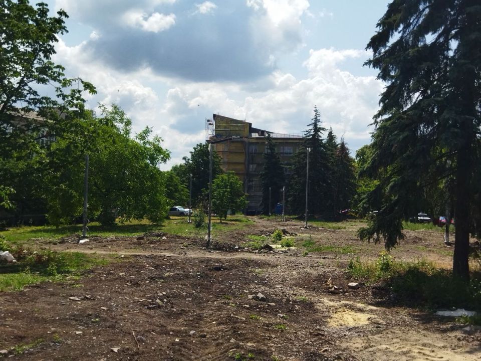 Реализация проекта «Каштановая аллея» в городе Ровеньки продолжается Реализация проекта «Каштановая аллея» в городе Ровеньки продолжается