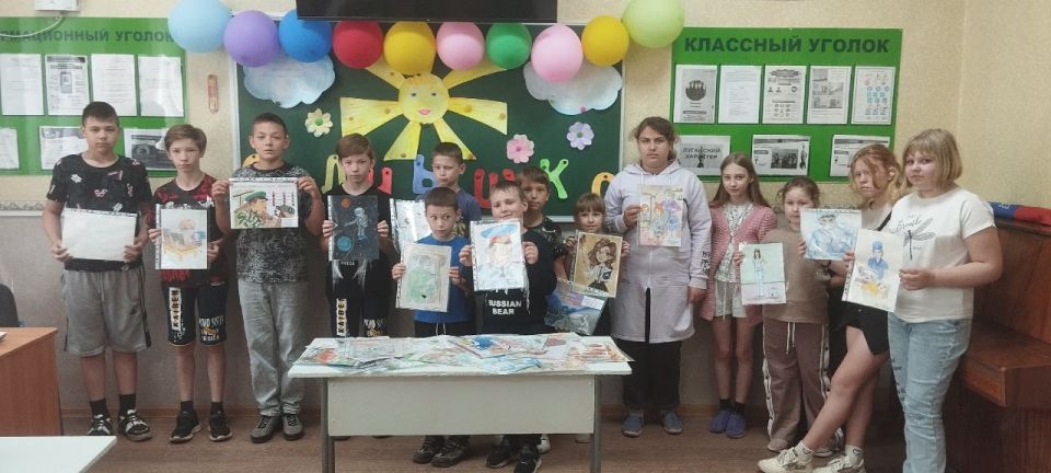 Пришкольные площадки продолжают радовать детей Краснодонского муниципального округа Пришкольные площадки продолжают радовать детей Краснодонского муниципального округа