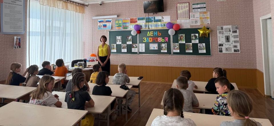 Пришкольные площадки продолжают радовать детей Краснодонского муниципального округа Пришкольные площадки продолжают радовать детей Краснодонского муниципального округа
