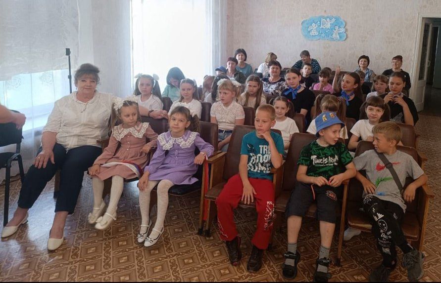 В Ивановской детской школе искусств состоялось мероприятие "История родного края", на котором присутствовали ученики ГБОУ ЛНР "Ивановская гимназия" В Ивановской детской школе искусств состоялось мероприятие "История родного края", на котором присутствовали ученики ГБОУ ЛНР "Ивановская гимназия"