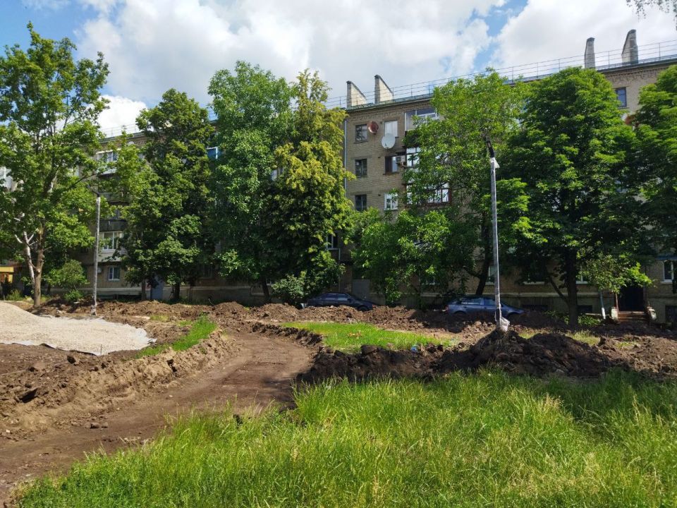 Реализация проекта «Каштановая аллея» в городе Ровеньки продолжается Реализация проекта «Каштановая аллея» в городе Ровеньки продолжается