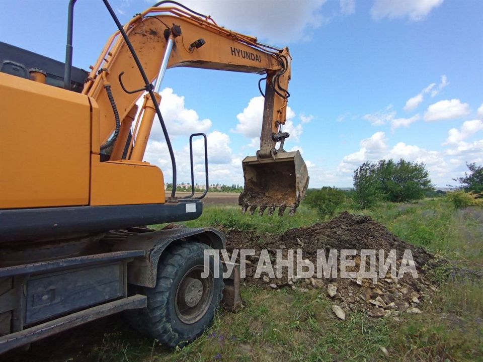 В Славяносербском муниципальном округе произошла остановка магистрального водовода, снабжающего водой около 200 000 человек В Славяносербском муниципальном округе произошла остановка магистрального водовода, снабжающего водой около 200 000 человек