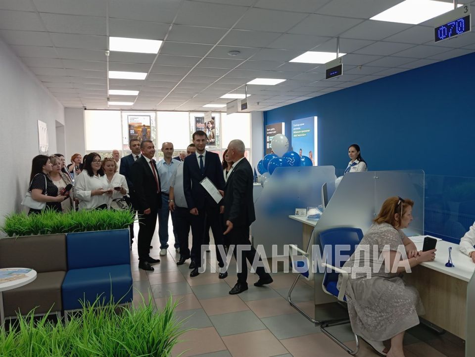 В Ровеньках состоялось торжественное открытие нового многофункционального центра обслуживания клиентов «Энергосбыт Луганск» В Ровеньках состоялось торжественное открытие нового многофункционального центра обслуживания клиентов «Энергосбыт Луганск»