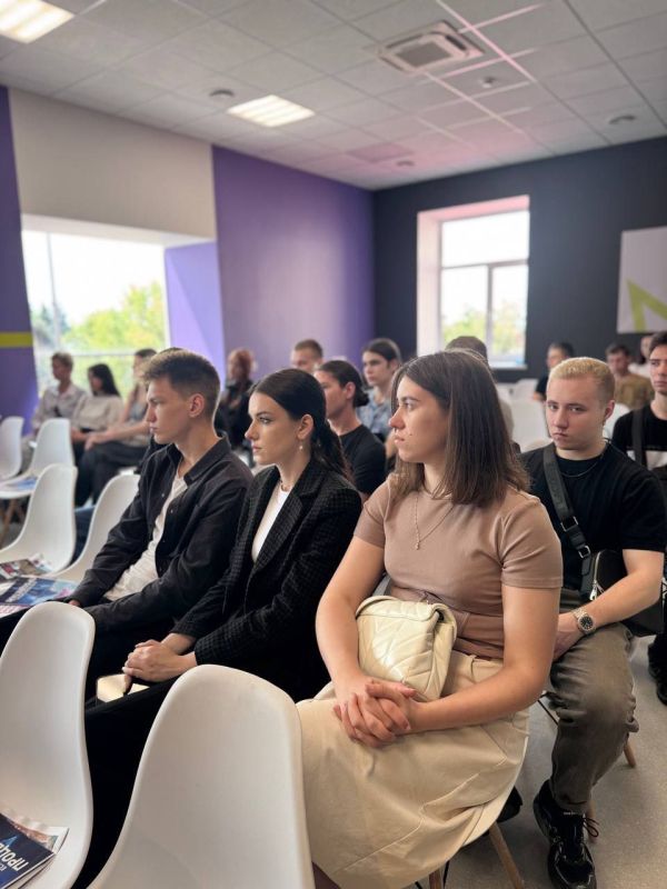 В Луганске состоялся форум-дискуссия в рамках проектов «Семейная сессия» и «Крепкая семья» партии «Единая Россия», обозначенный как «Марафон ценностных встреч» В Луганске состоялся форум-дискуссия в рамках проектов «Семейная сессия» и «Крепкая семья» партии «Единая Россия», обозначенный как «Марафон ценностных встреч»