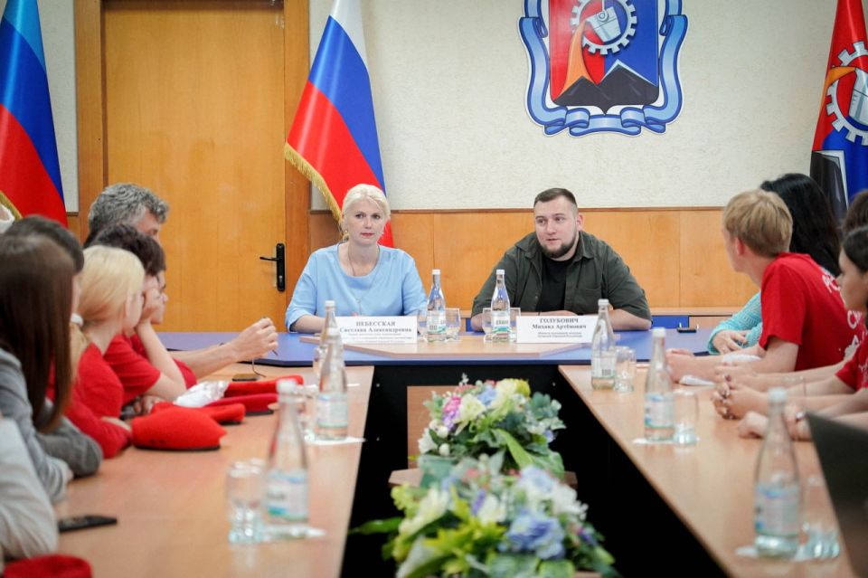 Сегодня с рабочим визитом посетил Стаханов и Алчевск Сегодня с рабочим визитом посетил Стаханов и Алчевск