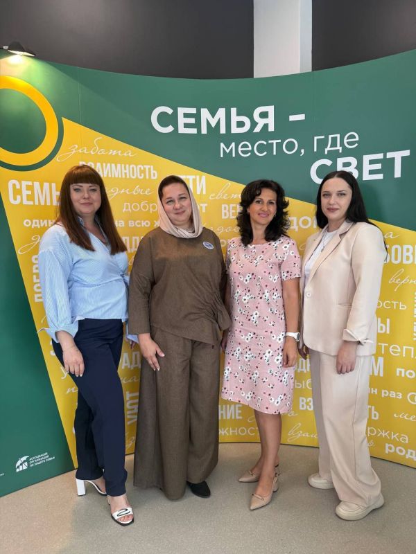 В Луганске состоялся форум-дискуссия в рамках проектов «Семейная сессия» и «Крепкая семья» партии «Единая Россия», обозначенный как «Марафон ценностных встреч» В Луганске состоялся форум-дискуссия в рамках проектов «Семейная сессия» и «Крепкая семья» партии «Единая Россия», обозначенный как «Марафон ценностных встреч»