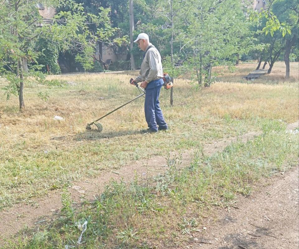 Коммунальные будни. Покос травы на территории городского округа продолжается Коммунальные будни. Покос травы на территории городского округа продолжается