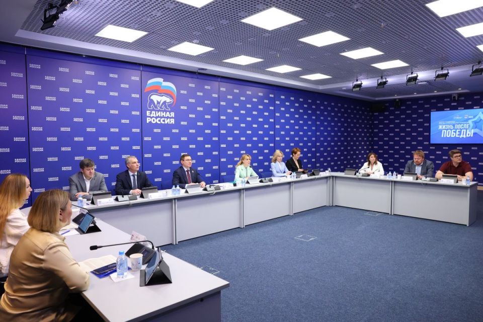 «Единая Россия» запускает Школу поддержки для жён и матерей участников СВО «Единая Россия» запускает Школу поддержки для жён и матерей участников СВО