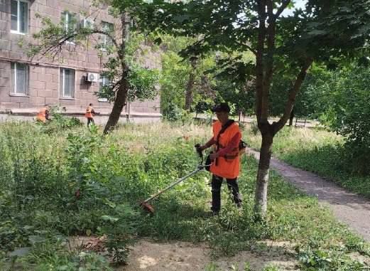Коммунальные службы проводят работы на территории города Коммунальные службы проводят работы на территории города