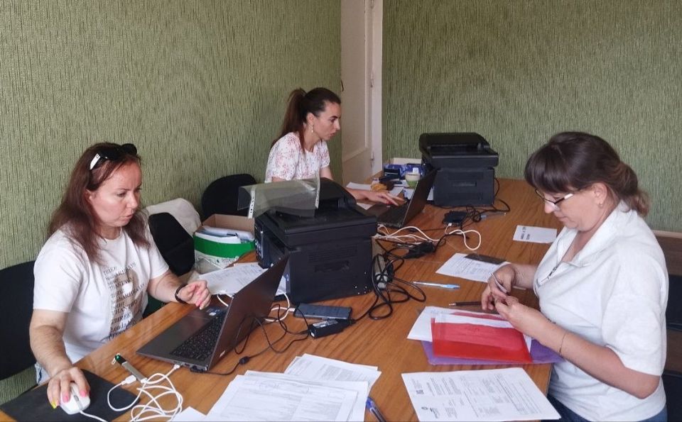 Сегодня в пгт Фащевка прошёл выездной приём граждан специалистами ГБУ ЛНР "МФЦ" г. Антрацита и Антрацитовского района Сегодня в пгт Фащевка прошёл выездной приём граждан специалистами ГБУ ЛНР "МФЦ" г. Антрацита и Антрацитовского района