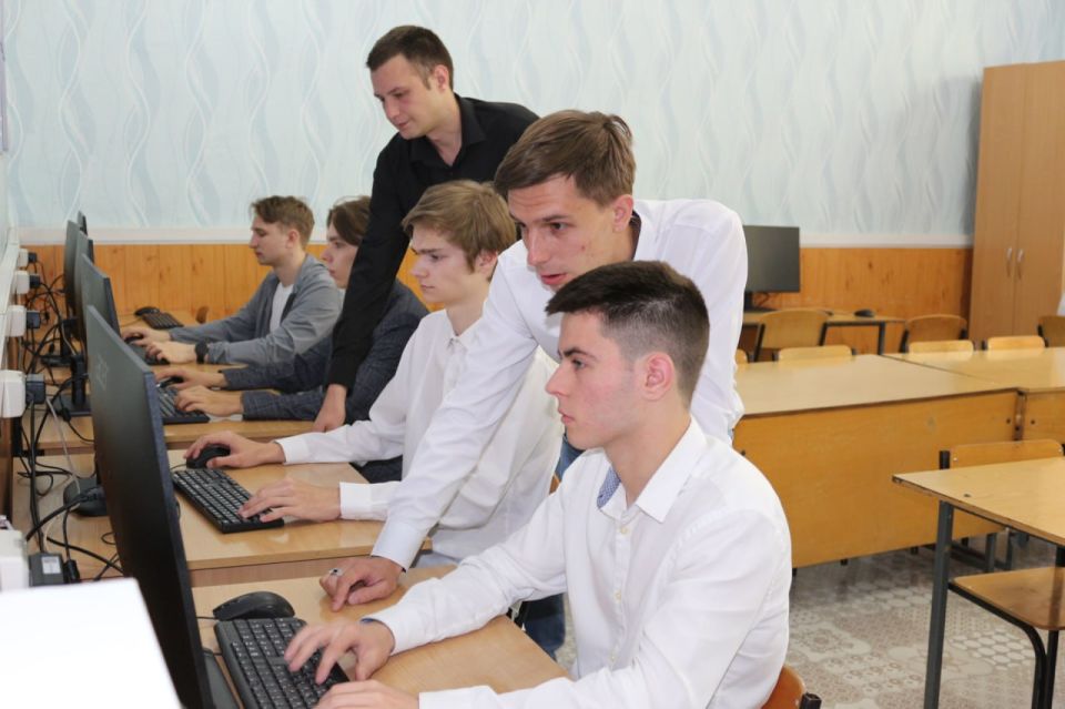 Сергей Саенко: Антрацитовский колледж информационных технологий и экономики занял первое место по подготовке ИТ-специалистов среди учреждений с малым количеством выпускников согласно рейтингу трудоустройства выпускников... Сергей Саенко: Антрацитовский колледж информационных технологий и экономики занял первое место по подготовке ИТ-специалистов среди учреждений с малым количеством выпускников согласно рейтингу трудоустройства выпускников...