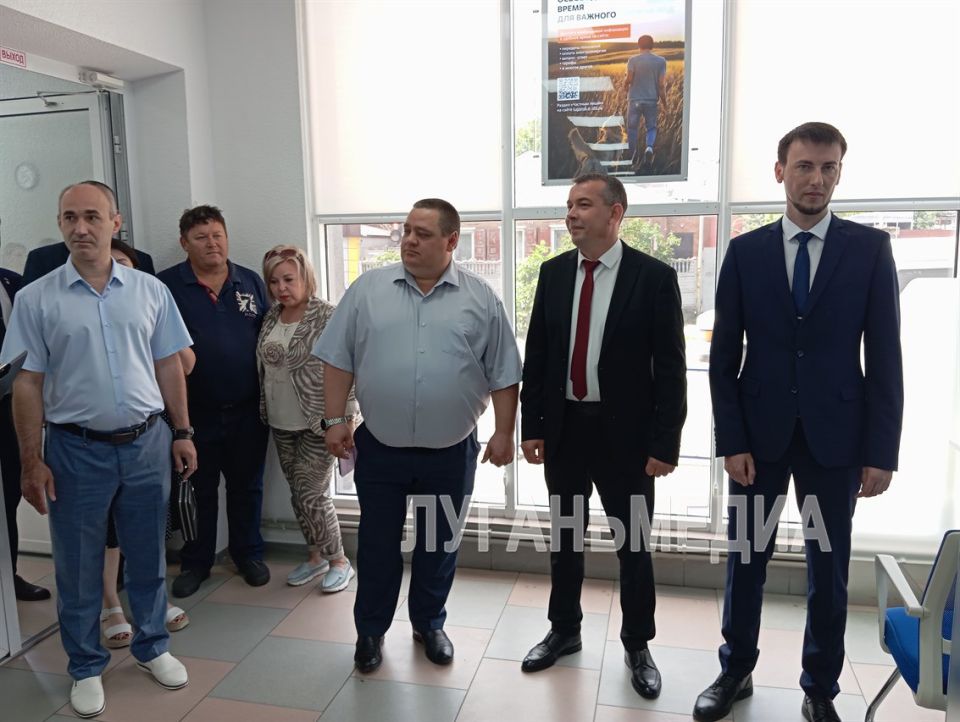 В Ровеньках состоялось торжественное открытие нового многофункционального центра обслуживания клиентов «Энергосбыт Луганск» В Ровеньках состоялось торжественное открытие нового многофункционального центра обслуживания клиентов «Энергосбыт Луганск»