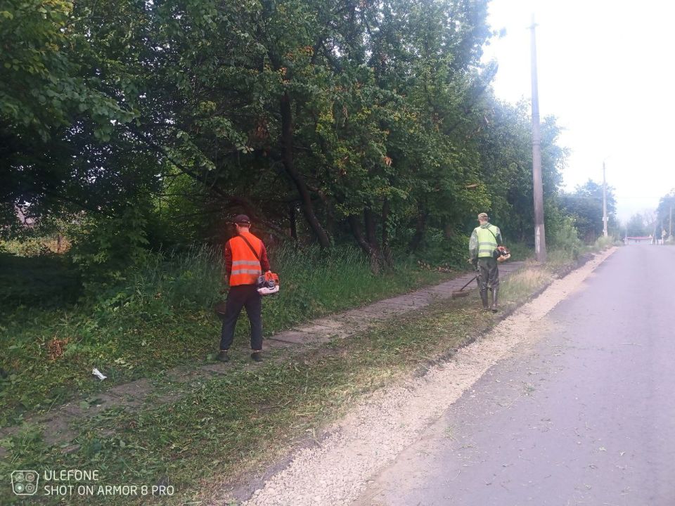 В период с 16 по 18 июня работниками МУП «ПРЕСТИЖ» были выполнены работы по покосу травы вдоль обочин дорог по улицам Кирова, Пушкина, Стаханова, а также в районе детской площадки по улице Ленина В период с 16 по 18 июня работниками МУП «ПРЕСТИЖ» были выполнены работы по покосу травы вдоль обочин дорог по улицам Кирова, Пушкина, Стаханова, а также в районе детской площадки по улице Ленина