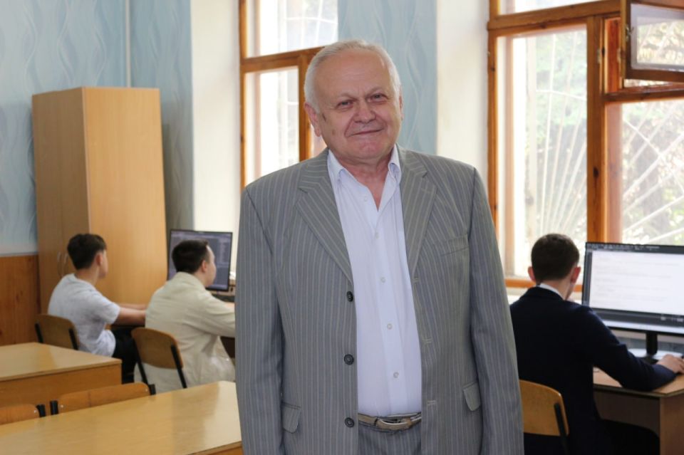 Сергей Саенко: Антрацитовский колледж информационных технологий и экономики занял первое место по подготовке ИТ-специалистов среди учреждений с малым количеством выпускников согласно рейтингу трудоустройства выпускников... Сергей Саенко: Антрацитовский колледж информационных технологий и экономики занял первое место по подготовке ИТ-специалистов среди учреждений с малым количеством выпускников согласно рейтингу трудоустройства выпускников...