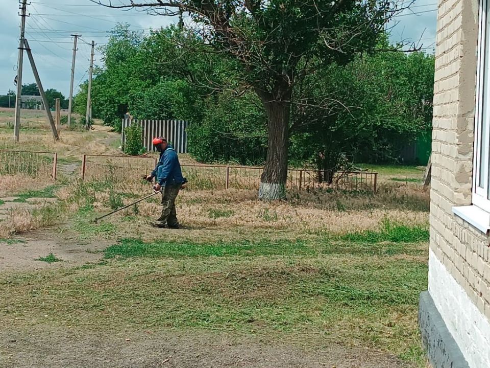 Субботник по благоустройству территории в селе Давыдо-Никольское Субботник по благоустройству территории в селе Давыдо-Никольское