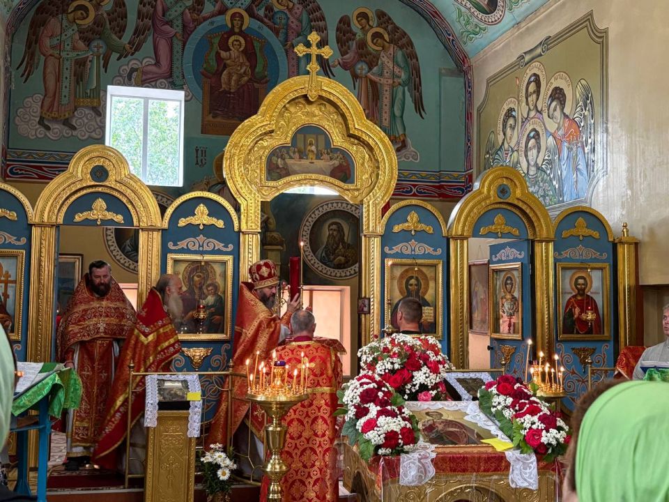 Сергей Соловьев: В престольный праздник Свято-Леонидовского предела Храма в честь Рождества Пресвятой Богородицы посетил торжественное богослужение, которое совершил Благочинный Краснолучского церковного округа протоиерей... Сергей Соловьев: В престольный праздник Свято-Леонидовского предела Храма в честь Рождества Пресвятой Богородицы посетил торжественное богослужение, которое совершил Благочинный Краснолучского церковного округа протоиерей...