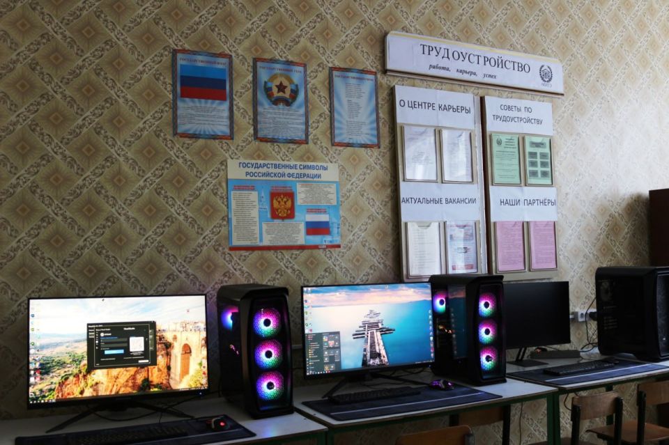 Сергей Саенко: Антрацитовский колледж информационных технологий и экономики занял первое место по подготовке ИТ-специалистов среди учреждений с малым количеством выпускников согласно рейтингу трудоустройства выпускников... Сергей Саенко: Антрацитовский колледж информационных технологий и экономики занял первое место по подготовке ИТ-специалистов среди учреждений с малым количеством выпускников согласно рейтингу трудоустройства выпускников...