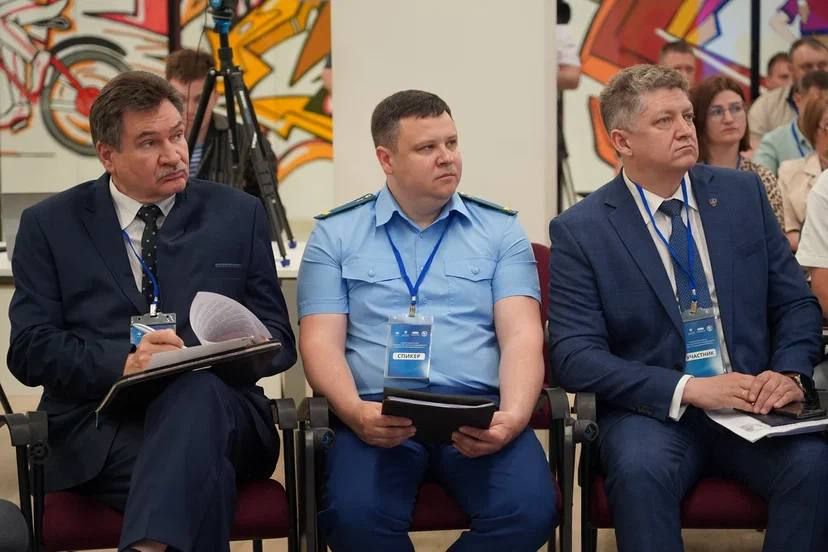 Председатель Совета городского округа город Алчевск Роман Лысенко принял участие в стратегической сессии, посвященной теме «Перспектив развития местного самоуправления в единой системе публичной власти» Председатель Совета городского округа город Алчевск Роман Лысенко принял участие в стратегической сессии, посвященной теме «Перспектив развития местного самоуправления в единой системе публичной власти»